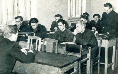 Первые экзамены, к.1940-х гг.
