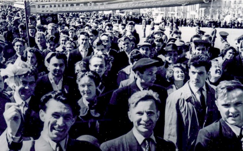 Студенты ЧПИ на первомайской демонстрации, 1950-е гг.